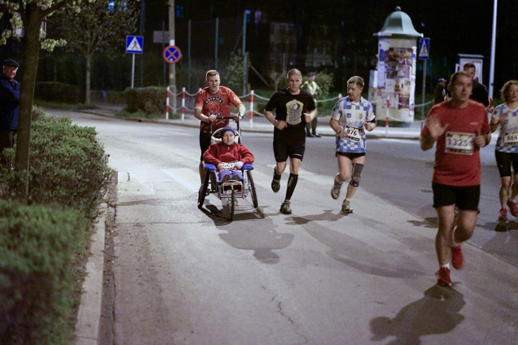 Kamil Karbowiak zwycięzcą Electrolux 3. Nocnej Dychy! [fotorelacja]