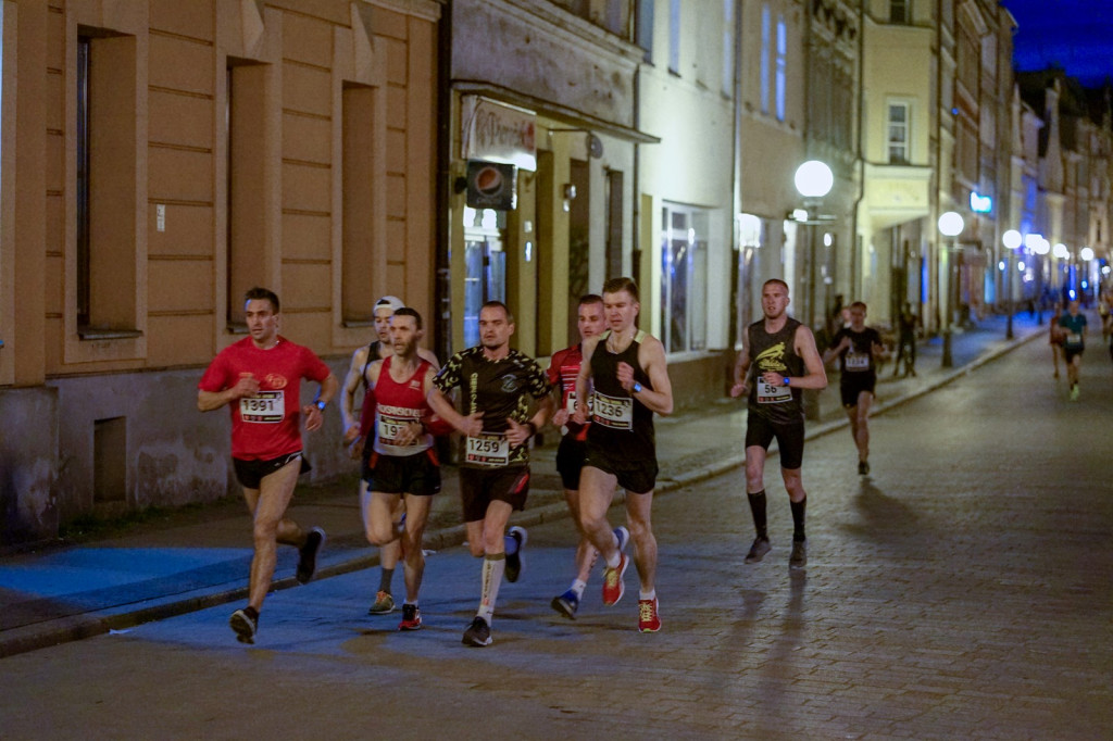 Kamil Karbowiak zwycięzcą Electrolux 3. Nocnej Dychy! [fotorelacja]