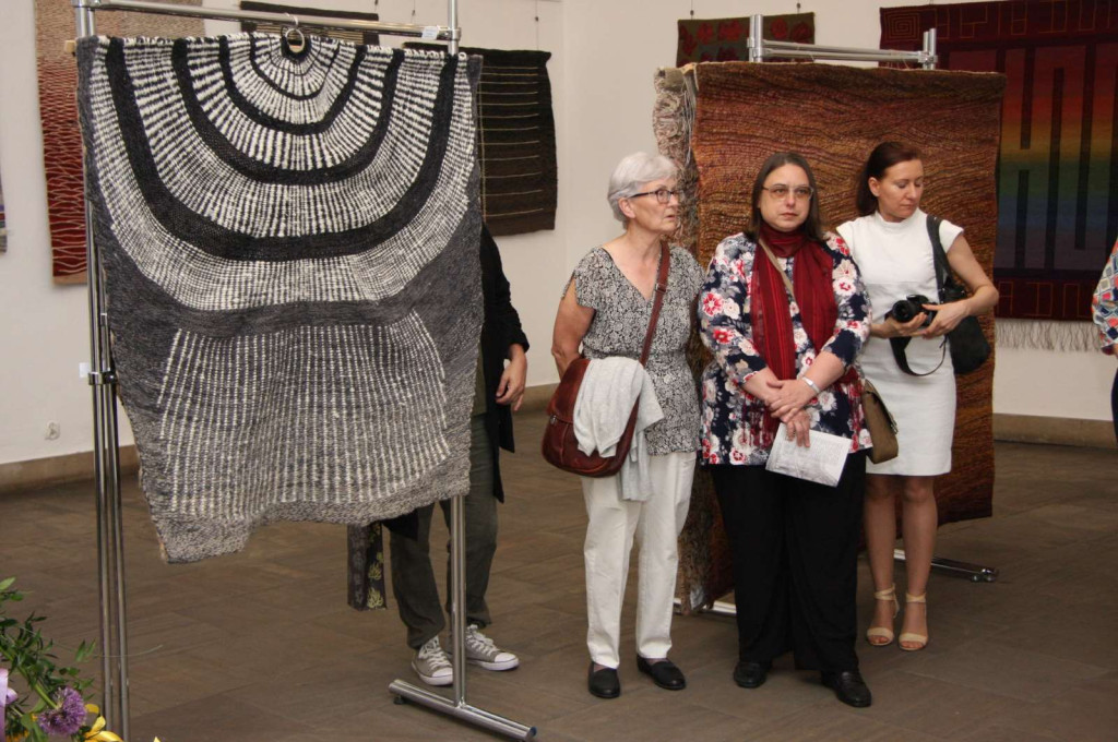 Finisz wystawy Wrocławskiej Tkaniny Artystycznej - Grupy Wątek