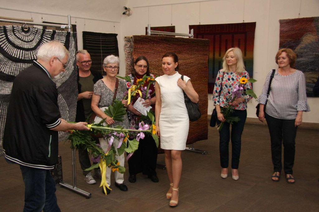 Finisz wystawy Wrocławskiej Tkaniny Artystycznej - Grupy Wątek