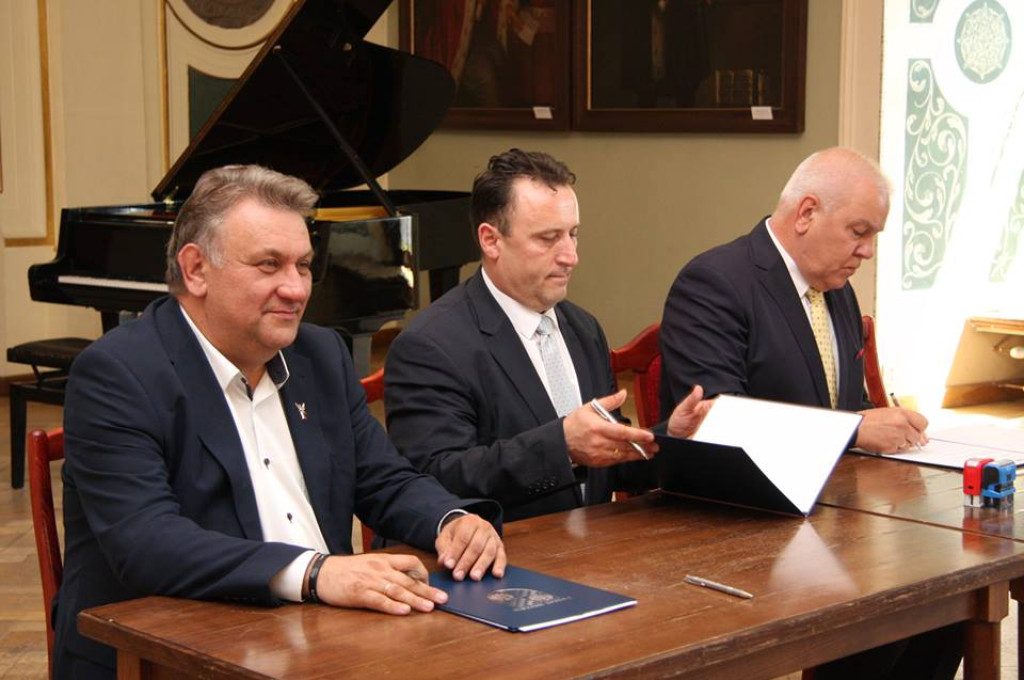 Współpraca przy kształceniu młodzieży. Jest porozumienie pomiędzy Powiatem Brzeskim, Muzeum Piastów i PWST w Nysie