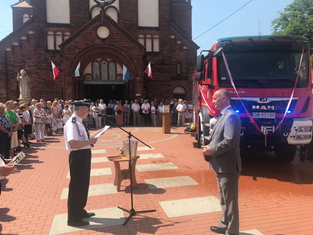 Uroczystość poświęcenia wozu ratowniczo-gaśniczego OSP Lewin Brzeski