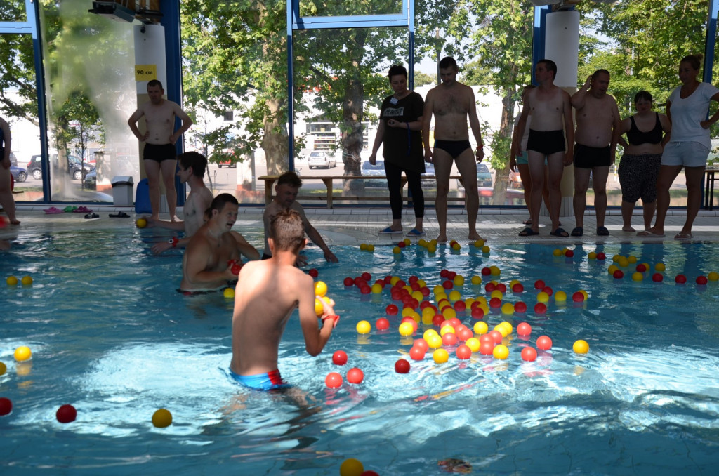 Integracyjne zawody pływackie osób niepełnosprawnych 