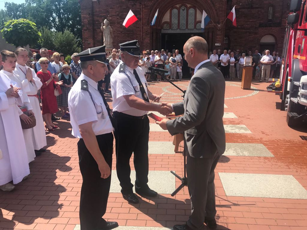 Uroczystość poświęcenia wozu ratowniczo-gaśniczego OSP Lewin Brzeski