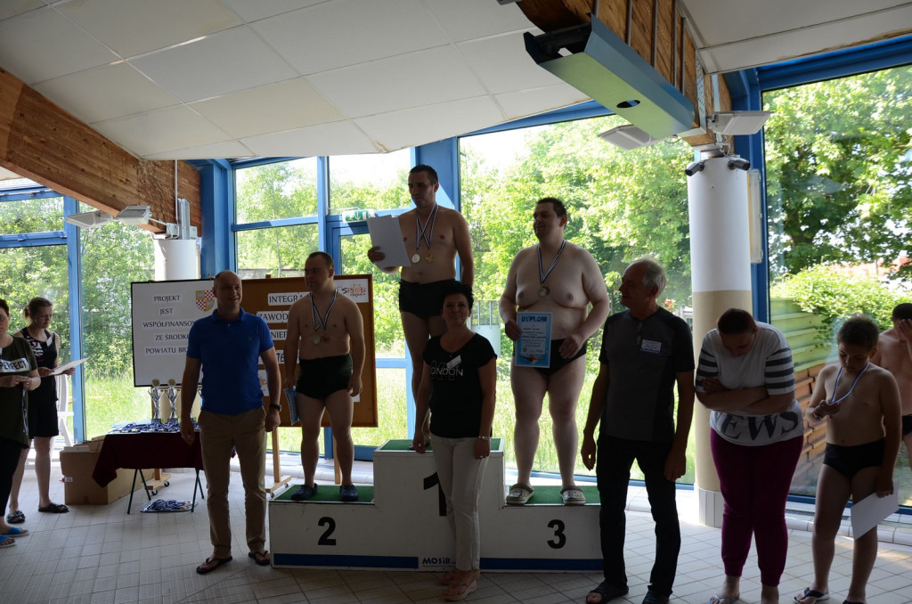 Integracyjne zawody pływackie osób niepełnosprawnych 