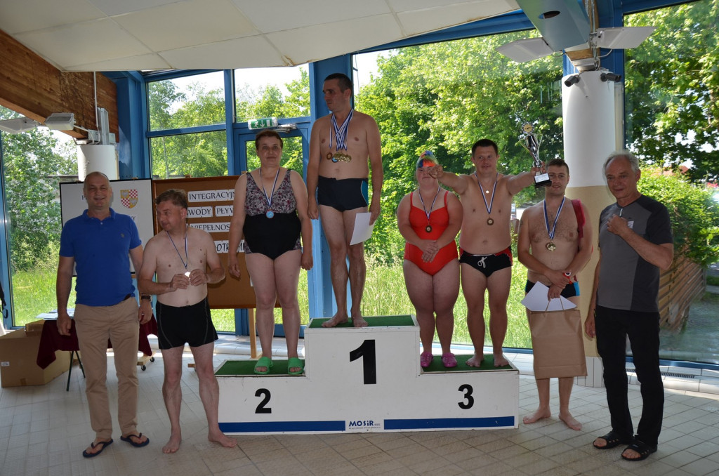 Integracyjne zawody pływackie osób niepełnosprawnych 
