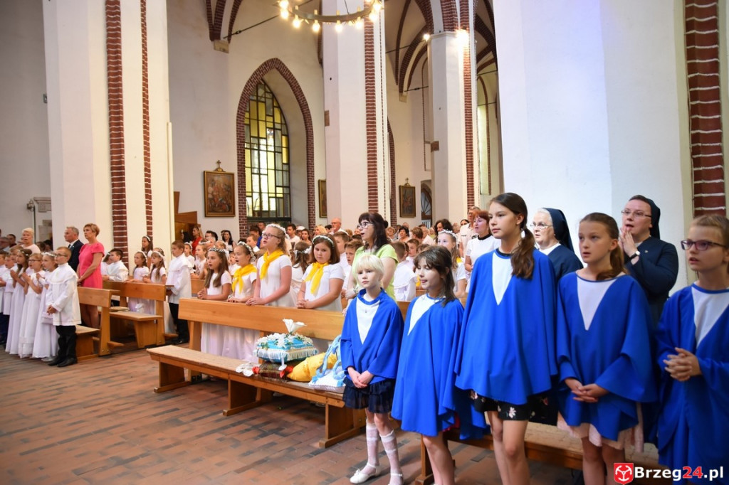 Boże Ciało w Brzegu. Międzyparafialna procesja przeszła ulicami miasta