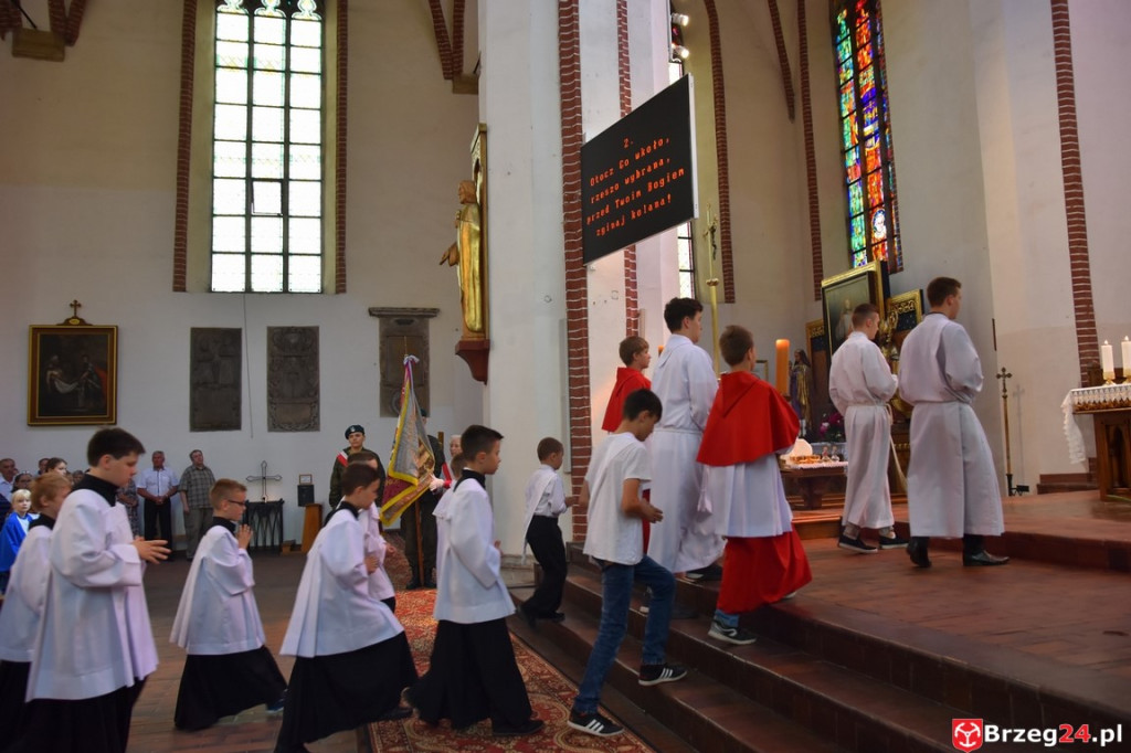 Boże Ciało w Brzegu. Międzyparafialna procesja przeszła ulicami miasta