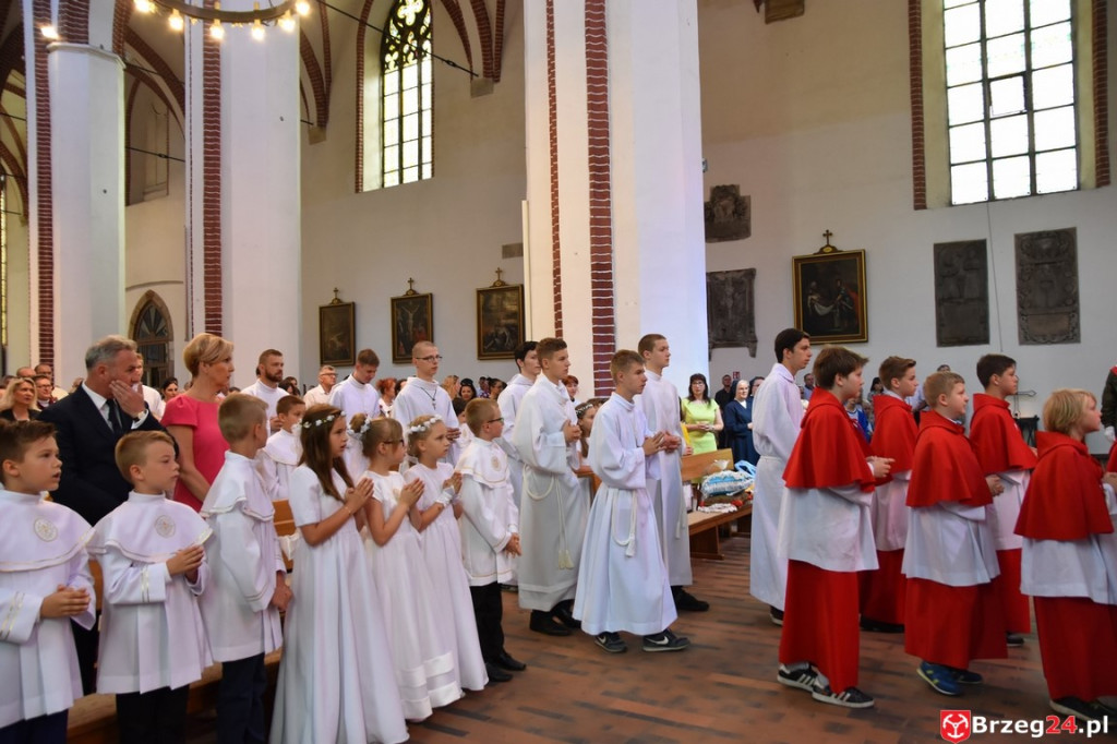 Boże Ciało w Brzegu. Międzyparafialna procesja przeszła ulicami miasta