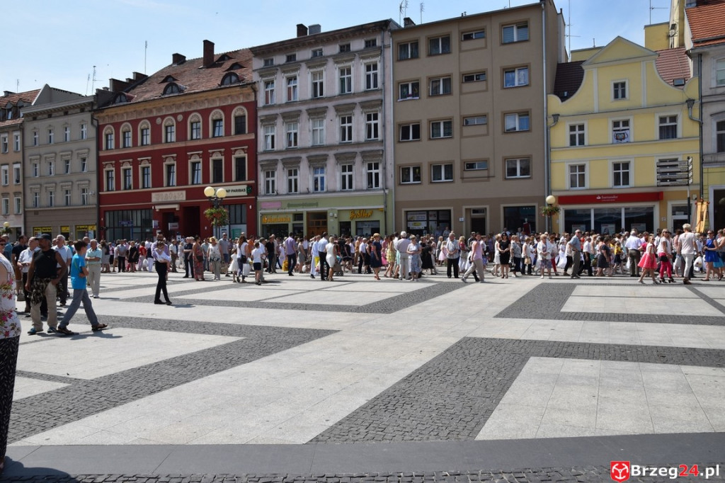 Boże Ciało w Brzegu. Międzyparafialna procesja przeszła ulicami miasta