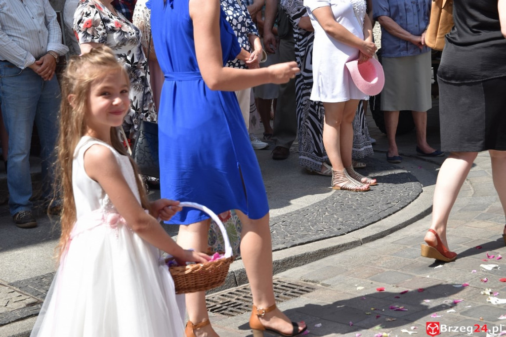 Boże Ciało w Brzegu. Międzyparafialna procesja przeszła ulicami miasta