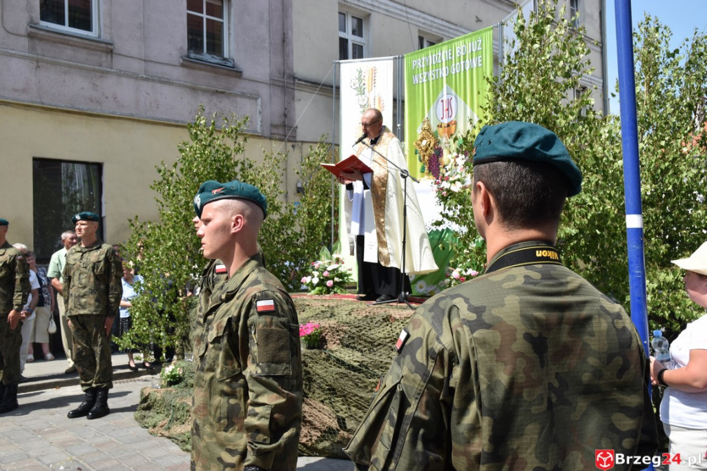 Boże Ciało w Brzegu. Międzyparafialna procesja przeszła ulicami miasta