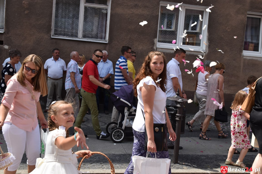 Boże Ciało w Brzegu. Międzyparafialna procesja przeszła ulicami miasta