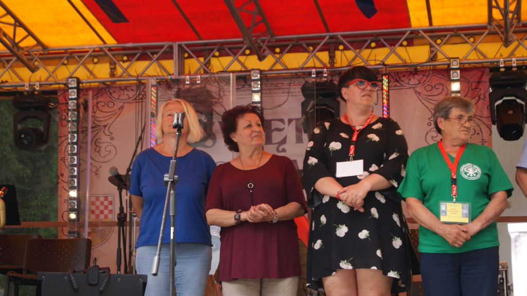 ŚPB 2018: Dziubek Band przegonił deszcz. Żywiołowy dyrygent porwał publiczność do wspólnej zabawy