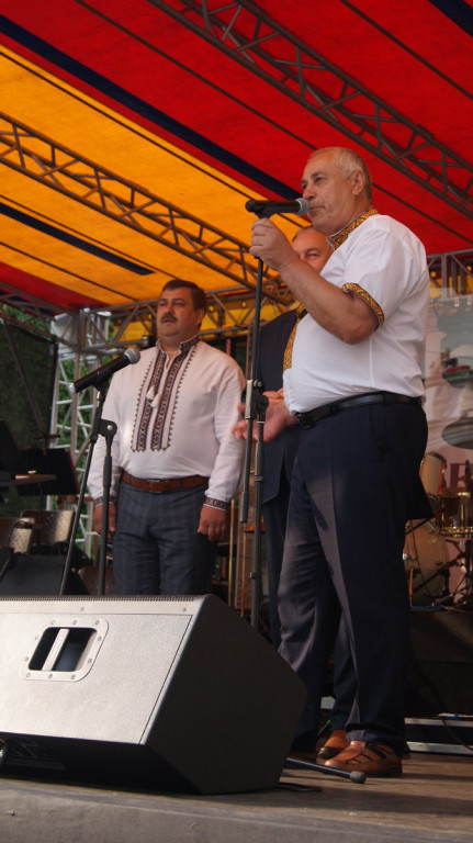 ŚPB 2018: Dziubek Band przegonił deszcz. Żywiołowy dyrygent porwał publiczność do wspólnej zabawy