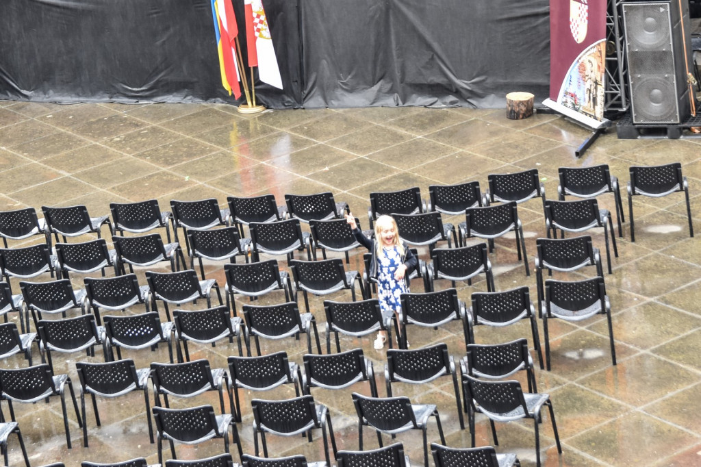 ŚPB 2018: Dziubek Band przegonił deszcz. Żywiołowy dyrygent porwał publiczność do wspólnej zabawy
