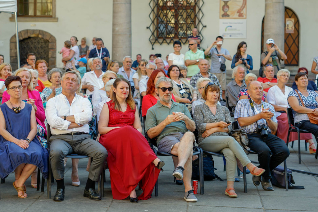 Polscy artyści mieszkający za granicą najechali na Zamek Piastów Śląskich