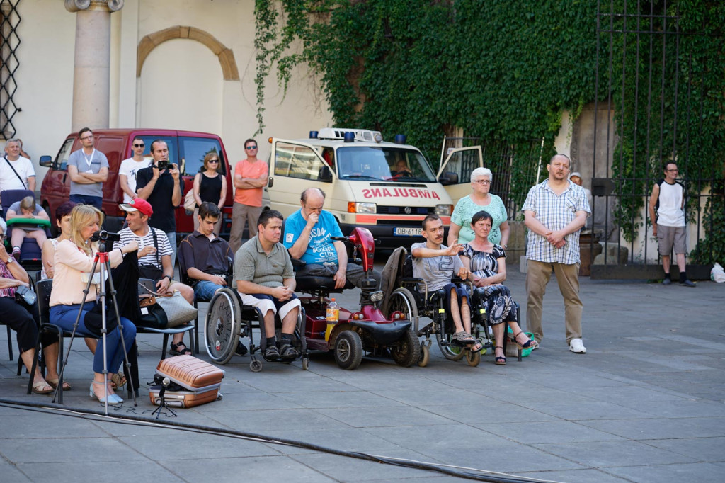 Polscy artyści mieszkający za granicą najechali na Zamek Piastów Śląskich