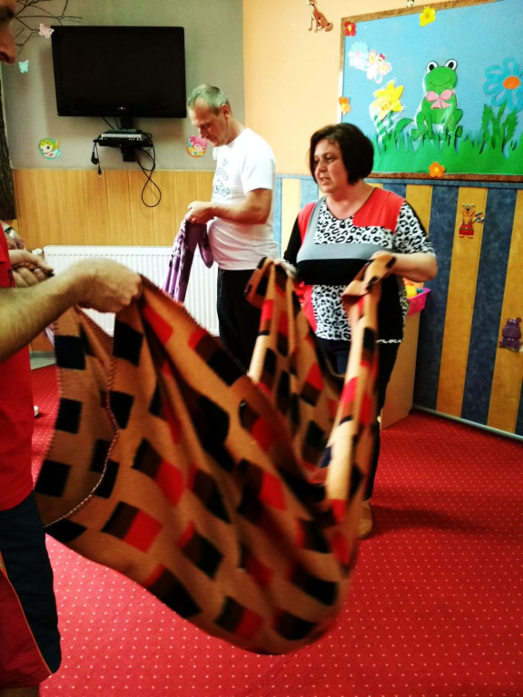 Zajęcia otwarte dla rodziców dzieci w przedszkolu w Mąkoszycach, czyli wspólne ćwiczenia metodą ruchu rozwijającego Weroniki Sherbone