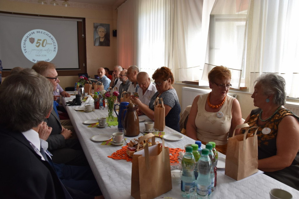 Uroczyste spotkanie po latach. Od pierwszej matury mechaników minęło 50 lat
