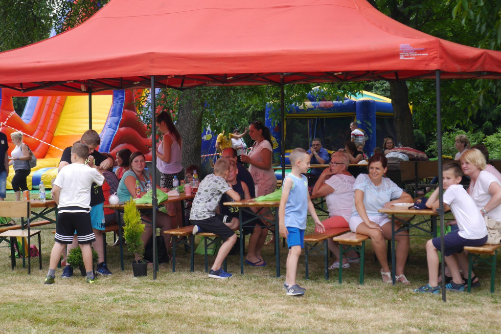 Ulewa dzieciom niestraszna. Piknik rodzinny w Szydłowicach [fotorelacja]