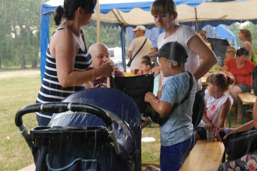 Ulewa dzieciom niestraszna. Piknik rodzinny w Szydłowicach [fotorelacja]