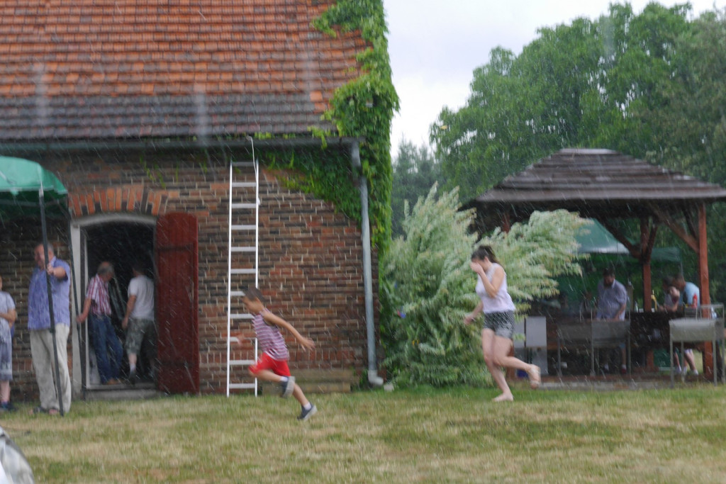 Ulewa dzieciom niestraszna. Piknik rodzinny w Szydłowicach [fotorelacja]