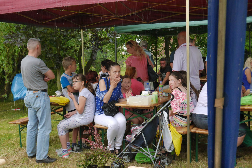 Ulewa dzieciom niestraszna. Piknik rodzinny w Szydłowicach [fotorelacja]