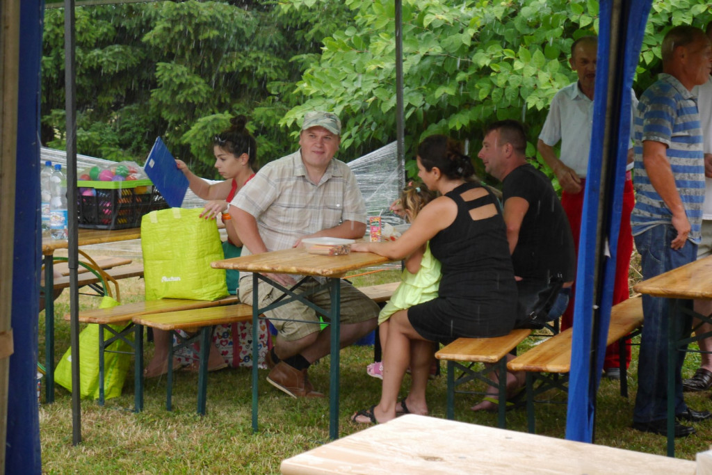 Ulewa dzieciom niestraszna. Piknik rodzinny w Szydłowicach [fotorelacja]