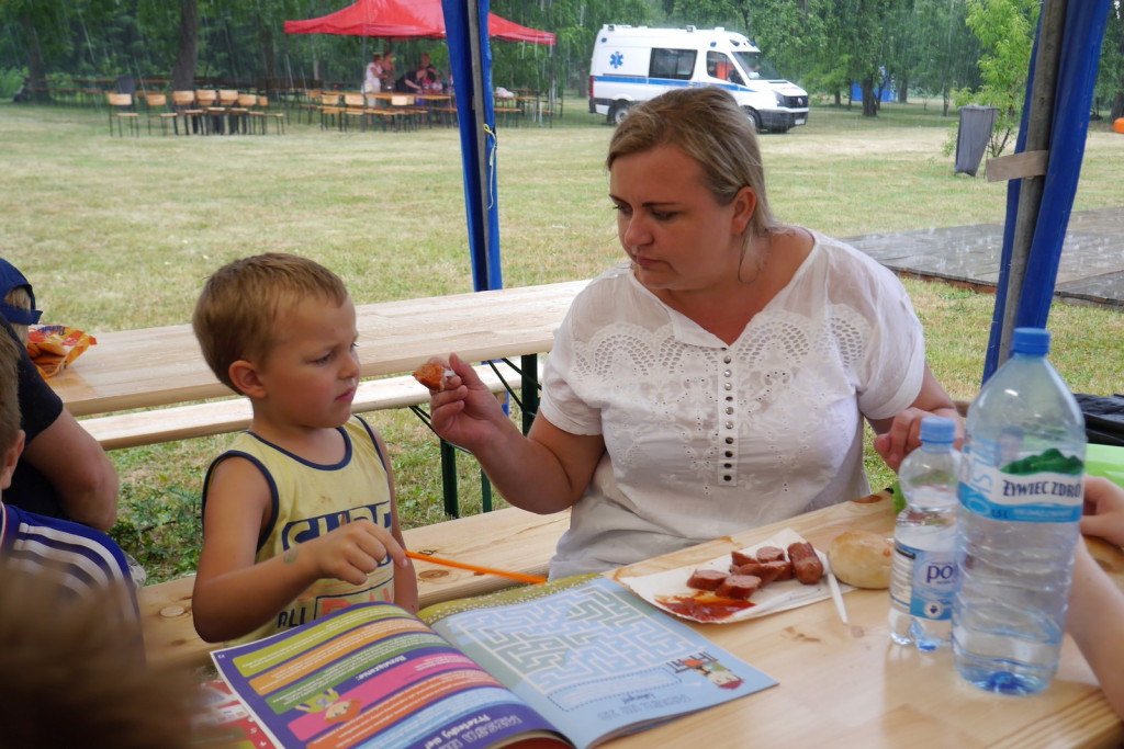 Ulewa dzieciom niestraszna. Piknik rodzinny w Szydłowicach [fotorelacja]