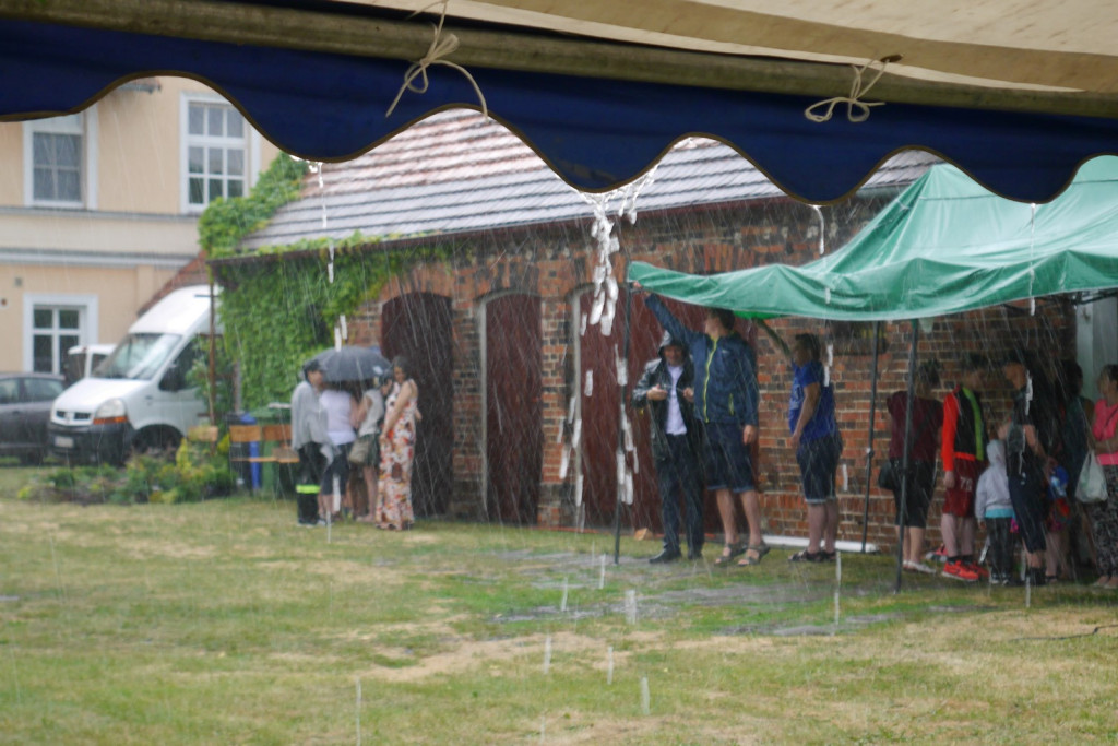 Ulewa dzieciom niestraszna. Piknik rodzinny w Szydłowicach [fotorelacja]
