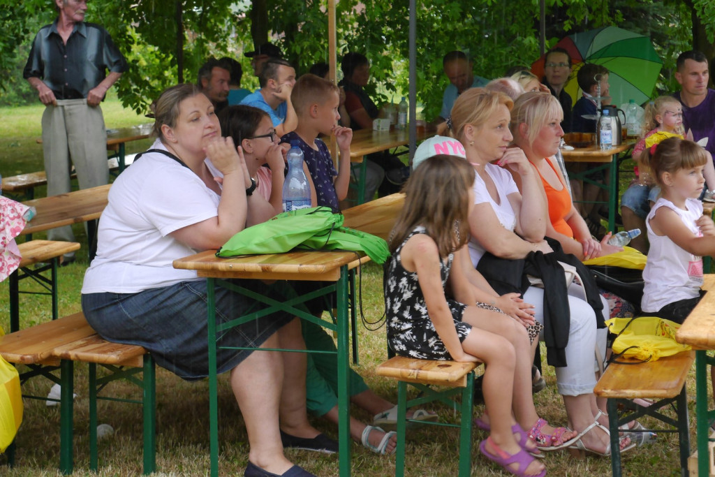 Ulewa dzieciom niestraszna. Piknik rodzinny w Szydłowicach [fotorelacja]