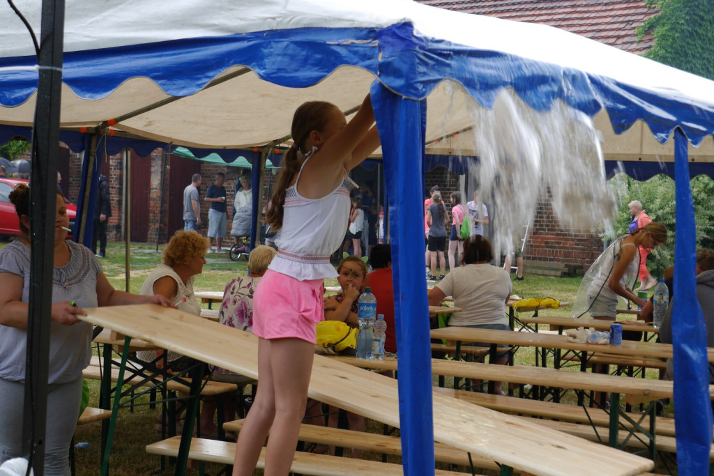 Ulewa dzieciom niestraszna. Piknik rodzinny w Szydłowicach [fotorelacja]