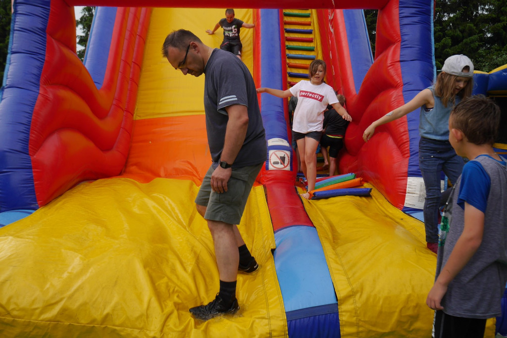 Ulewa dzieciom niestraszna. Piknik rodzinny w Szydłowicach [fotorelacja]