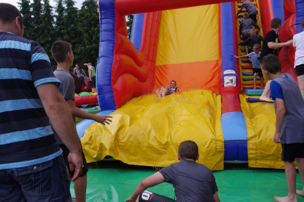 Ulewa dzieciom niestraszna. Piknik rodzinny w Szydłowicach [fotorelacja]