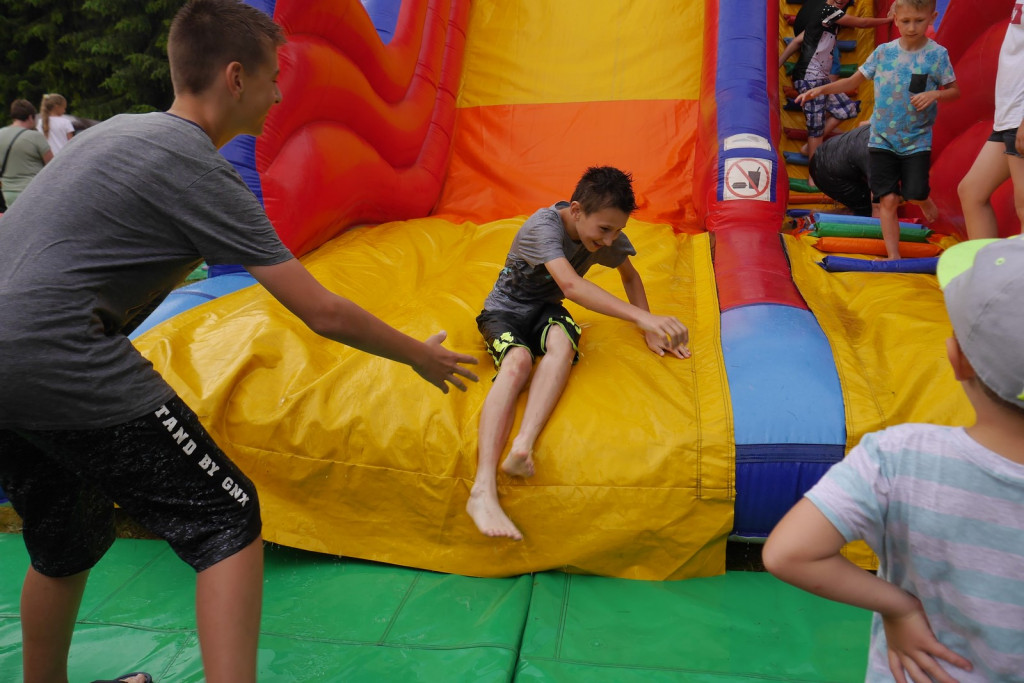 Ulewa dzieciom niestraszna. Piknik rodzinny w Szydłowicach [fotorelacja]
