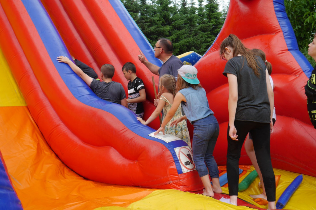 Ulewa dzieciom niestraszna. Piknik rodzinny w Szydłowicach [fotorelacja]