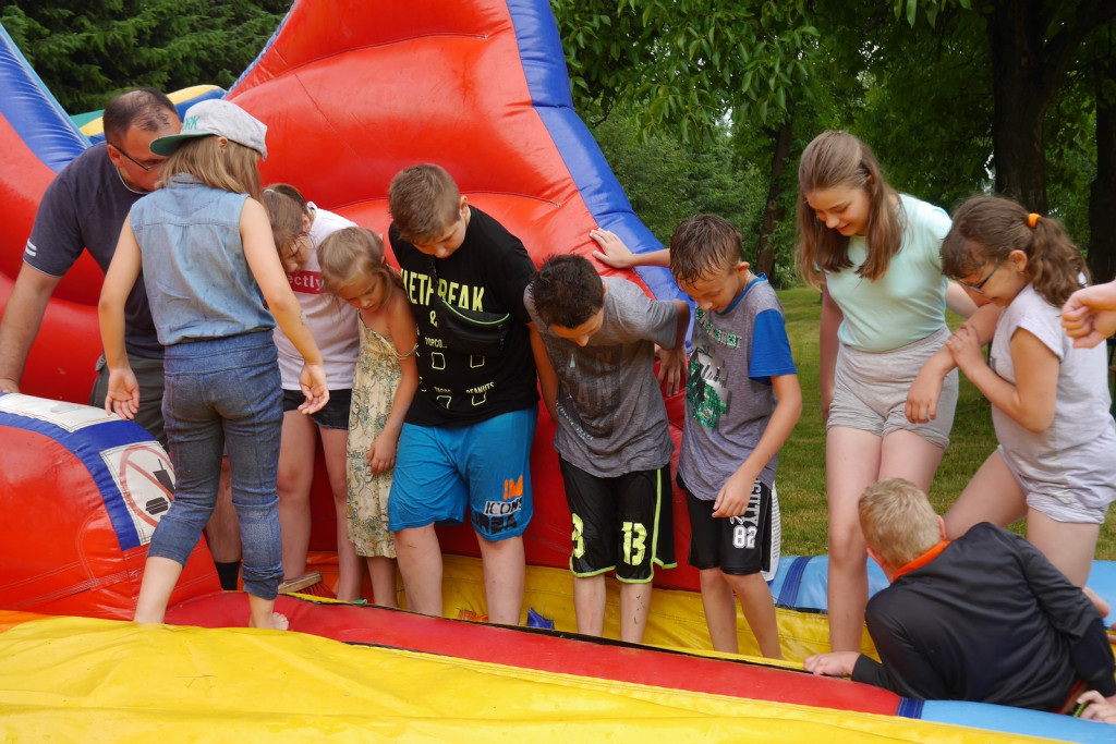 Ulewa dzieciom niestraszna. Piknik rodzinny w Szydłowicach [fotorelacja]
