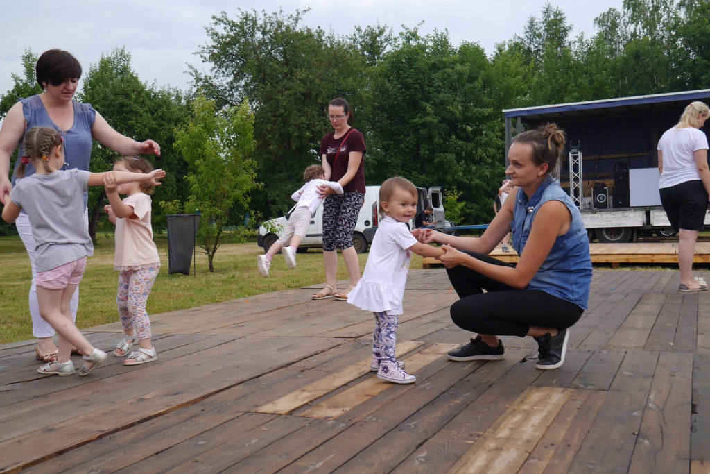 Ulewa dzieciom niestraszna. Piknik rodzinny w Szydłowicach [fotorelacja]