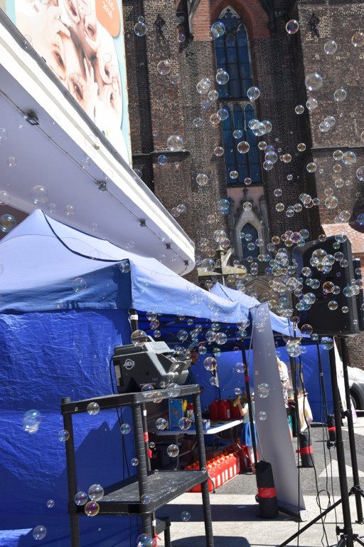 Atrakcyjna niedziela z bańkami mydlanymi i muzyką w plenerze [fotorelacja]