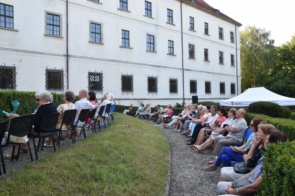 Atrakcyjna niedziela z bańkami mydlanymi i muzyką w plenerze [fotorelacja]