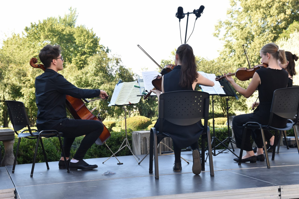 Atrakcyjna niedziela z bańkami mydlanymi i muzyką w plenerze [fotorelacja]