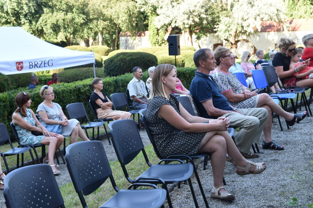 Atrakcyjna niedziela z bańkami mydlanymi i muzyką w plenerze [fotorelacja]