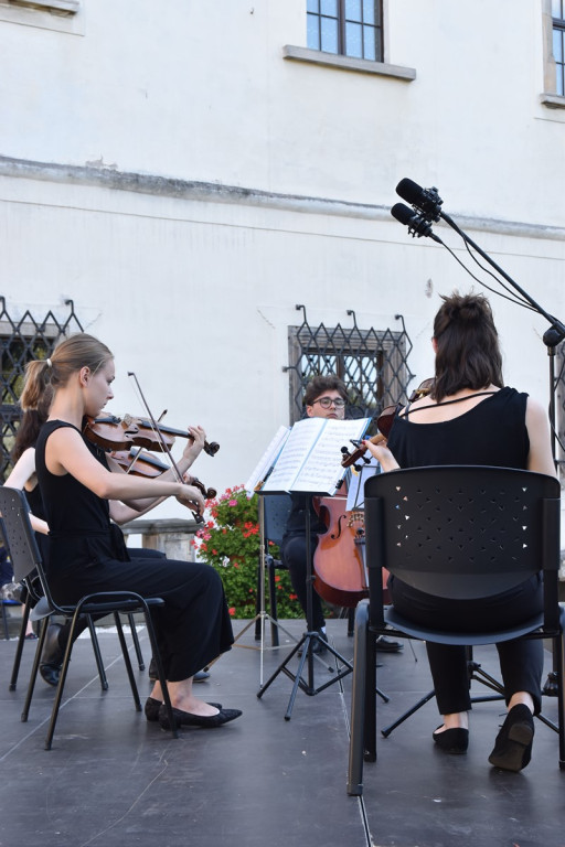Atrakcyjna niedziela z bańkami mydlanymi i muzyką w plenerze [fotorelacja]