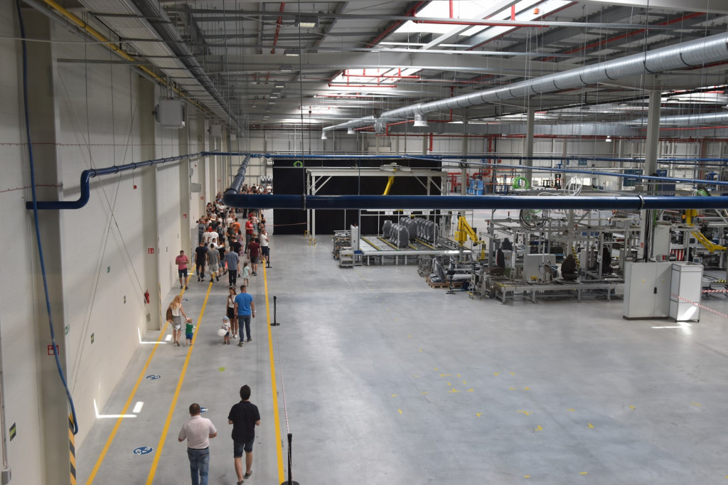 Rozbudowa fabryki Adient w Skarbimierzu-Osiedle. Zwiększenie przestrzeni produkcyjnej zapewni firmie wiele korzyści