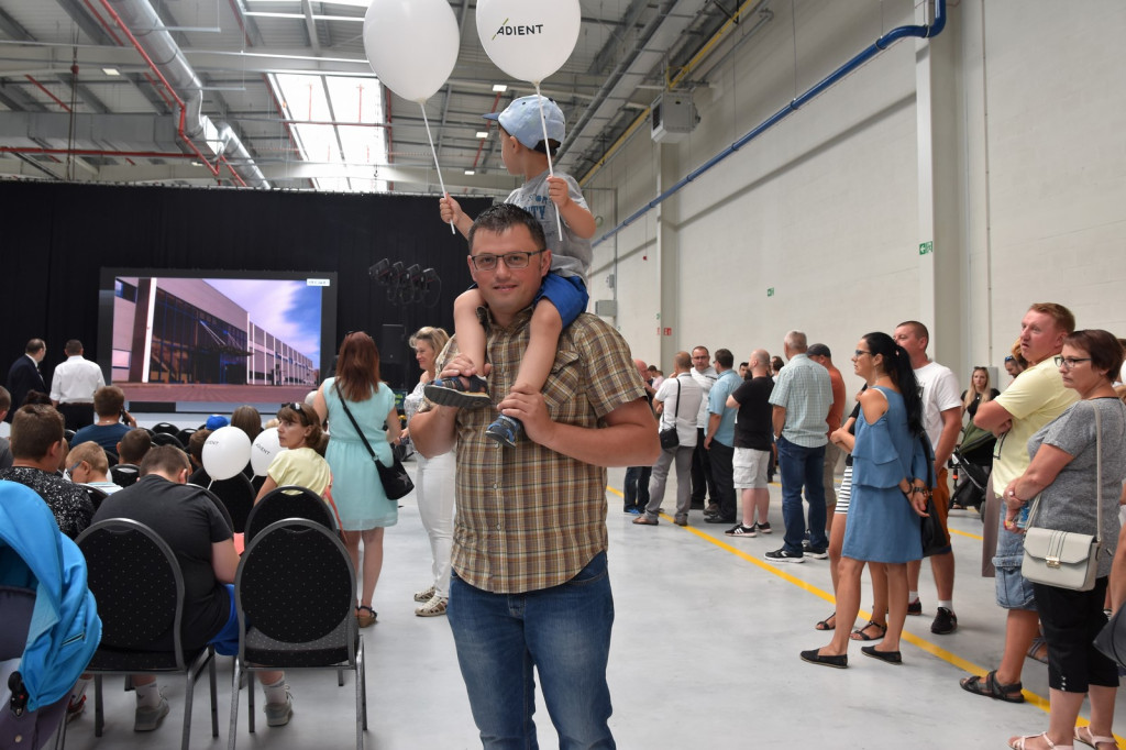 Rozbudowa fabryki Adient w Skarbimierzu-Osiedle. Zwiększenie przestrzeni produkcyjnej zapewni firmie wiele korzyści