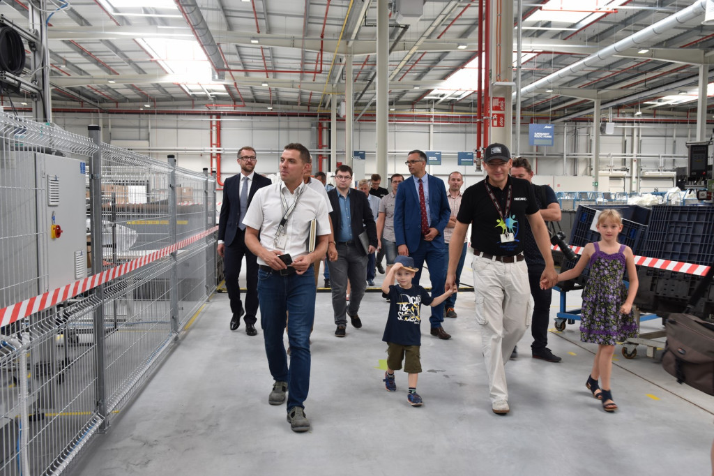 Rozbudowa fabryki Adient w Skarbimierzu-Osiedle. Zwiększenie przestrzeni produkcyjnej zapewni firmie wiele korzyści