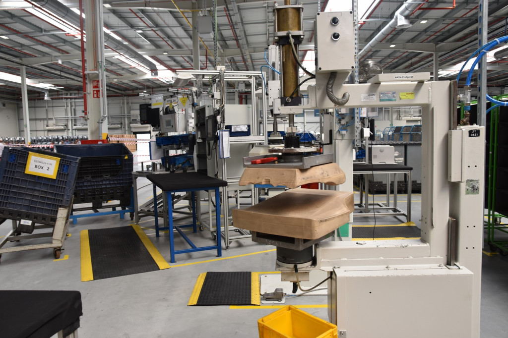 Rozbudowa fabryki Adient w Skarbimierzu-Osiedle. Zwiększenie przestrzeni produkcyjnej zapewni firmie wiele korzyści