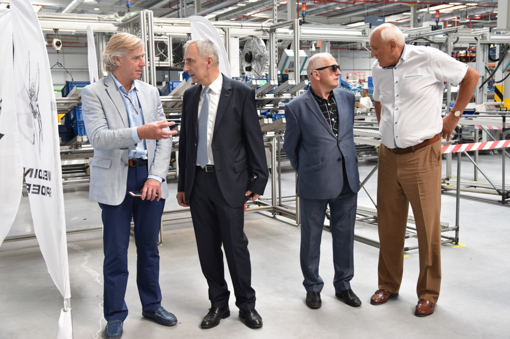 Rozbudowa fabryki Adient w Skarbimierzu-Osiedle. Zwiększenie przestrzeni produkcyjnej zapewni firmie wiele korzyści