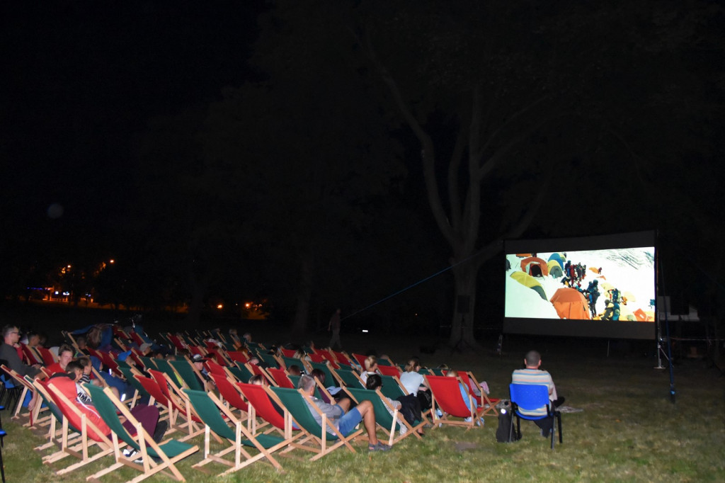 Plenerowy seans filmu pt. 